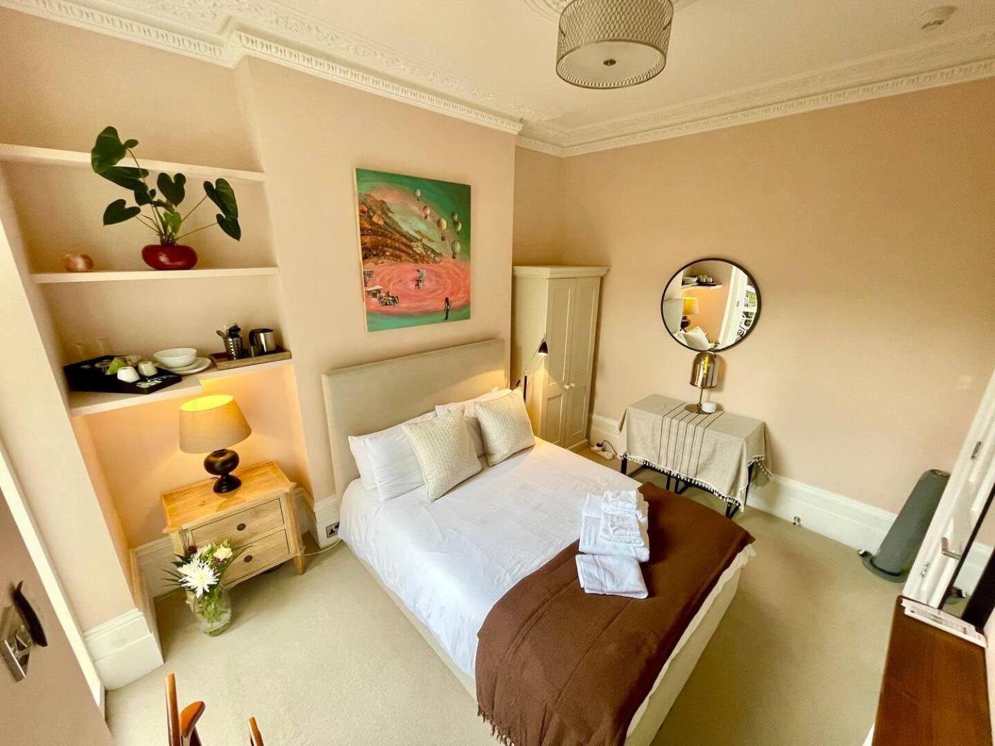 Luxury King-Bed Ensuite With Quiet Private Patio London Luaran gambar